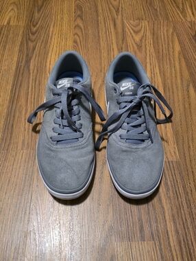 Nike SB Swoosh Check Solarsoft Women’s 7 Cool Grey White Skate Sneakers Casual 3